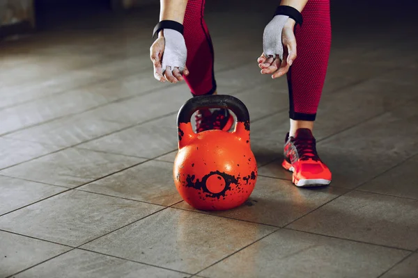 Training with kettlebell — Stock Photo, Image