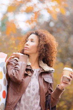 Alışveriş zevk güzel kadın