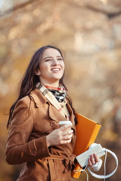 Beautiful Woman in the Park — Stock Photo, Image
