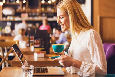 Çalışma ve kahve keyfini