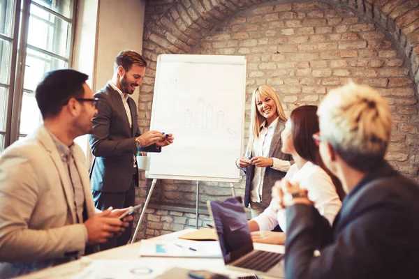 iş adamları toplantısı