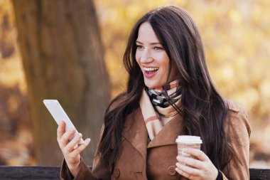 Parktaki Güzel Kadın