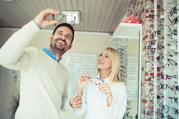 Man in optics store — Stock Photo, Image