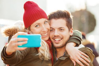 gülümseyen iki fotoğraf çekme