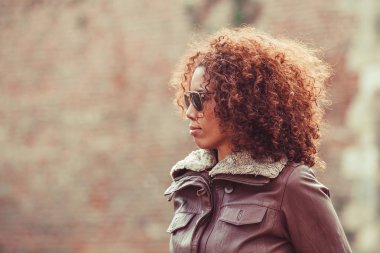 Parktaki güzel kadın.