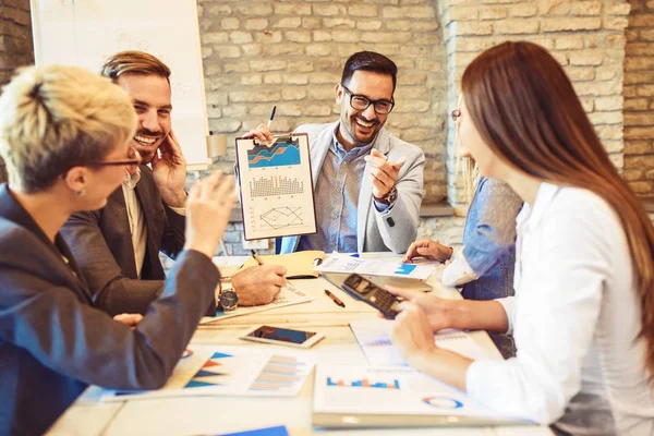 İş adamları bir toplantı