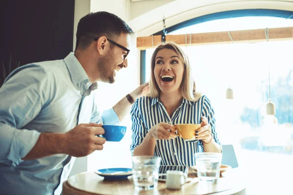 Casal de amor no café — Fotografia de Stock