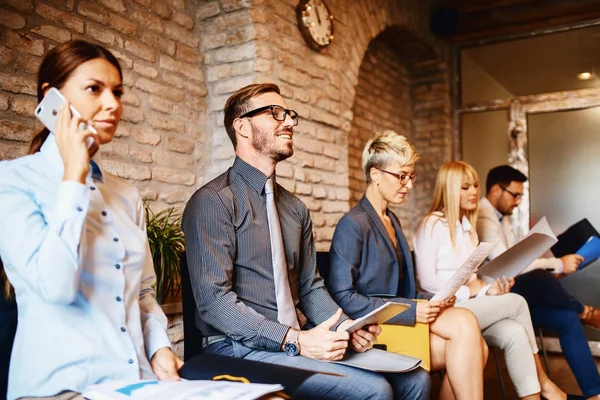 Esperando una entrevista de trabajo — Foto de Stock