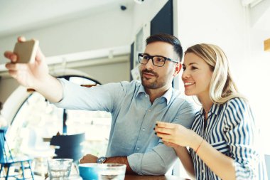 Aşk iki Cafe içinde