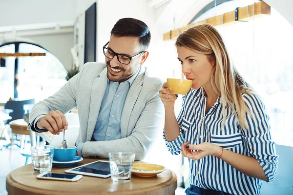 Αγάπη ζευγάρι στο Cafe — Φωτογραφία Αρχείου