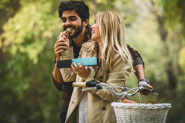 Couple enjoying outside — Stock Photo, Image