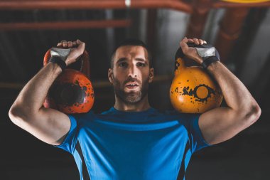 egzersiz yakışıklı genç