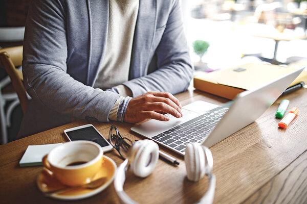 Бизнесмен в ресторане
