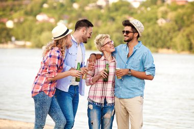 Arkadaşlar plaj keyfi