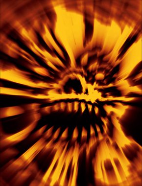 Turuncu kızgın iblis kafatası. Arka planda tür korku.