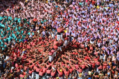 Castells, Tarragona, İspanya, Katalonya 'daki insan kuleleri. Festival Santa Tecla 2019. Tarragona 'da sonbahar (Eylül). Plaza de la font (Tarragona).