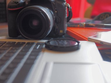 Akıllı çalışma ve kamera detaylarıyla fotoğraf çekimini ayarla