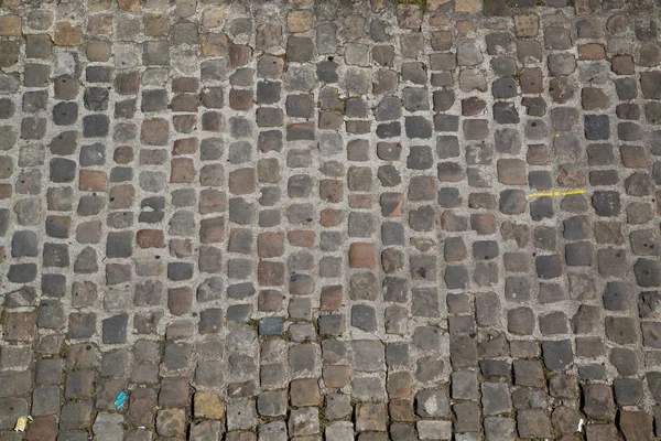 Detail der Kopfsteinpflasterstraße. städtische Infrastruktur. Steine für Straßen, Alleen und Straßen aufstellen. alte Bauweise. — Stockfoto