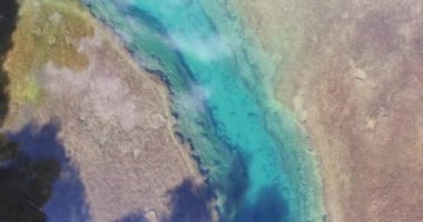 Green Nehri Güney Patagonia, Arjantin için hava dron sahne. Üstten Görünüm.