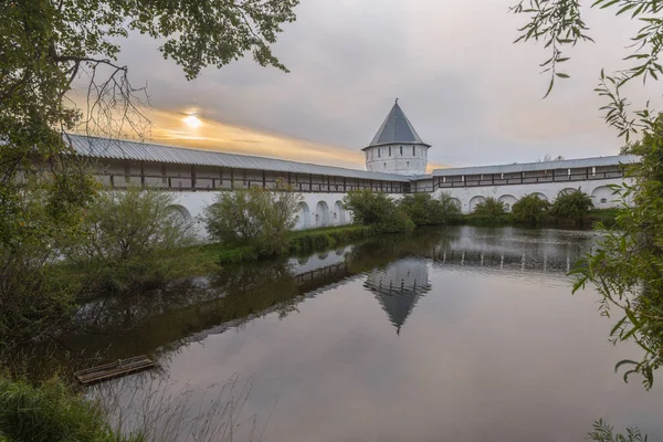 救世主プリルトスク修道院の素晴らしい秋の風景 — ストック写真