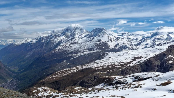 Uitzicht Besneeuwde Zwitserse Alpen Vanuit Kabelbaan — Stockfoto