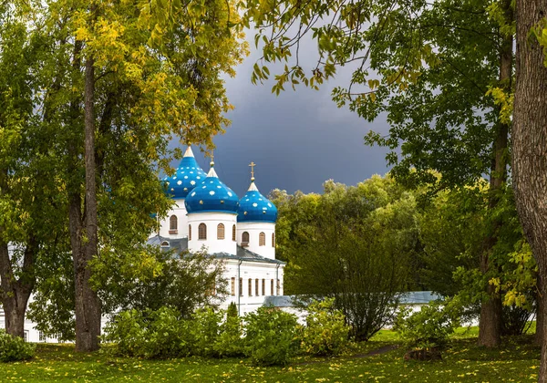 - Rusya. Büyük Novgorod şehri. Aziz George Manastırı. 