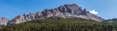 İtalyan Dolomiti. Doğal park Lavaredo 'nun üç zirvesi.