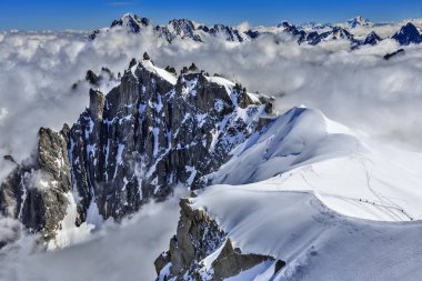 Aiguille du Midi gözlem güvertesinden Alpler 'in manzarası.