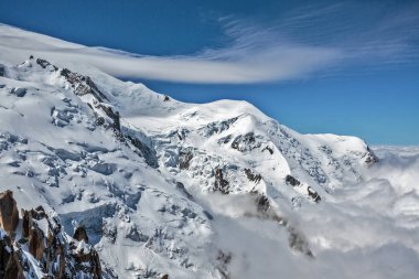 Aiguille du Midi gözlem güvertesinden Alpler 'in manzarası.