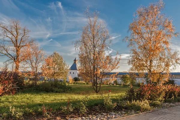 救世主プリルトスク修道院の素晴らしい秋の風景 — ストック写真