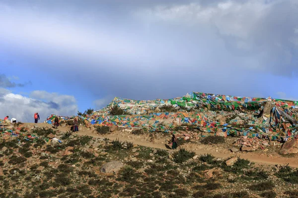 Kailash dağının etrafındaki rotanın başlangıcı.