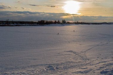 - Rusya. Büyük Ustyug. Sukhona nehrinin kış seti..