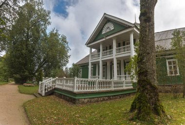 - Rusya. Puşkin köyü dağları. Manor Petrovsky 19. yüzyıl.