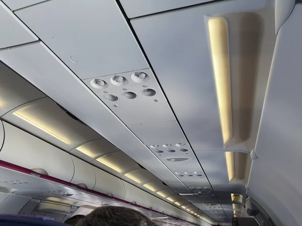 Uçağın kabininde.