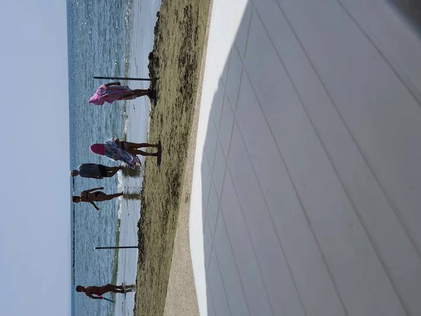 Larnaca 'daki Oroklini plajında eğleniyoruz.