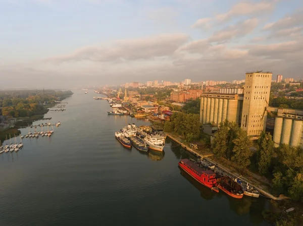 Rostov-on-Don tersane yukarıda havadan görünümü — Stok fotoğraf