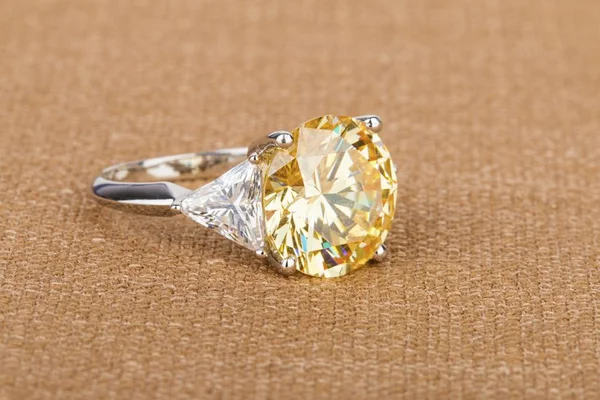Gyönyörű gyűrű gyöngyszemei — Stock Fotó