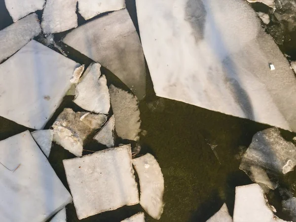 Ice floating on river in spring time. — Stock Photo, Image