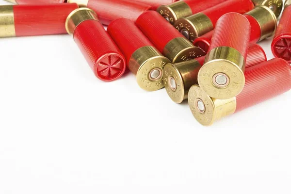 Cartuchos de caça vermelho calibre 12 para espingarda . — Fotografia de Stock