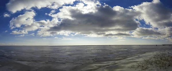 Красивое замерзшее море. — стоковое фото