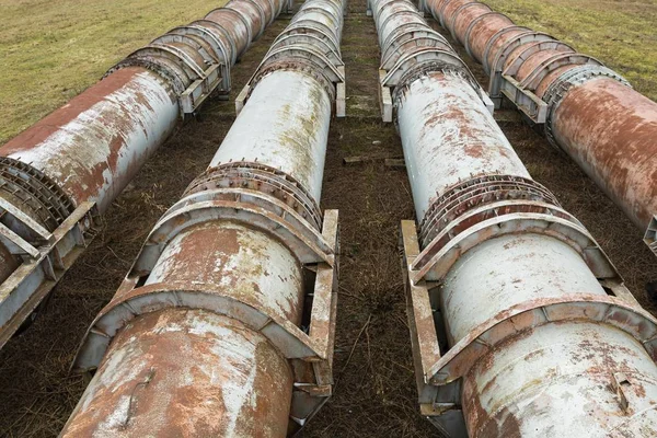 Eski fabrika borular.