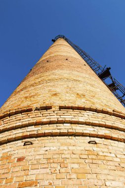 Eski çökmekte boru tuğla yaptı.