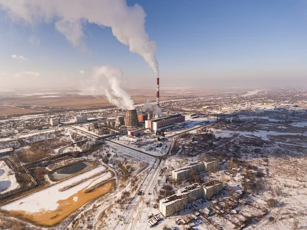 Kouřící trubky tepelné elektrárny — Stock fotografie