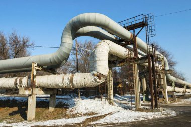 Eski fabrika borular.