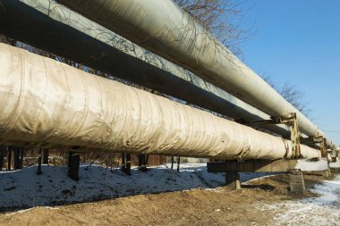 Eski fabrika borular.