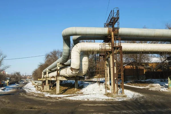 Eski fabrika borular.