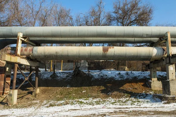 Eski fabrika borular.