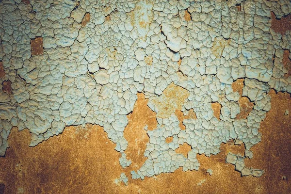 Blue paint flaking and cracking texture on rusty metal. — Stock Photo, Image