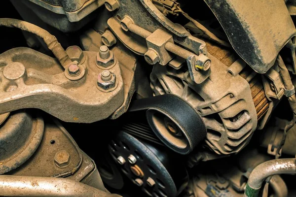 Detalles sucios del motor del coche . — Foto de Stock