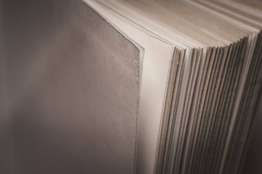 Eski kitap sayfalarını görüntüleyin. Eğitim ve bilgelik kavramı.